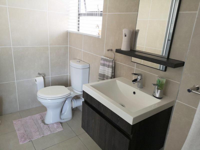 To Let 3 Bedroom Property for Rent in Sandown Western Cape